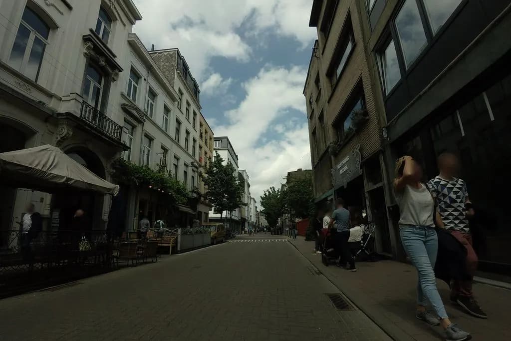 Take 5 Minutes In Paris