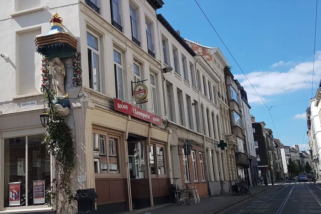 Restaurant 77